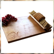 Charger l&#39;image dans la galerie, CH030 Cheeseboard Initial